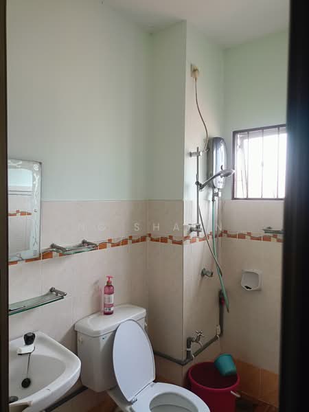 Rumah Teres 2 Tingkat untuk Disewa di Bandar Puteri Klang (Klang) - Ng Shawn - Bathroom - PropertyGuru.com.my