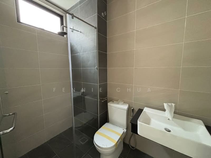 Semi-Detached House for Sale in Taman Sutera Utama (Skudai) - Fennie Chua - Bathroom - PropertyGuru.com.my