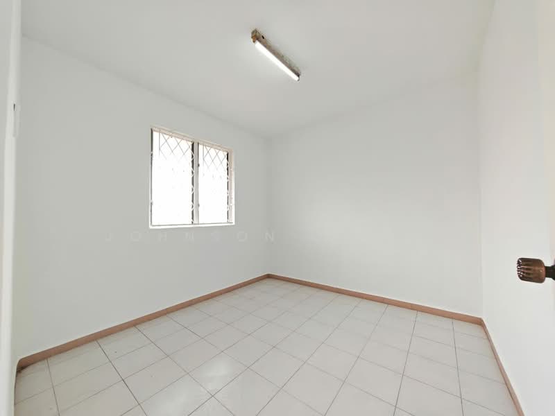 Flat for Sale at Flat Taman Ungku Tun Aminah - Johnson Chong - Interior - PropertyGuru.com.my