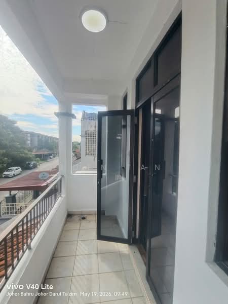2-storey Terraced House for Rent in Taman Perling (Perling) - Iden Tan - Balcony - PropertyGuru.com.my