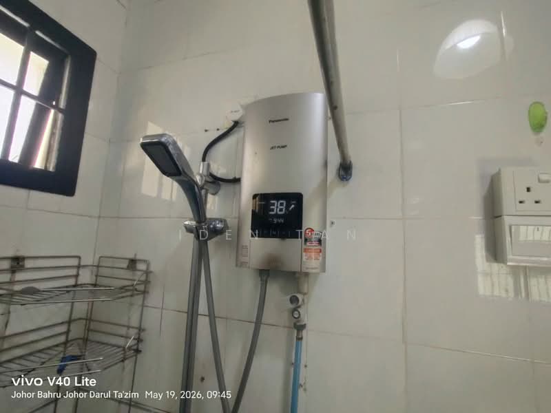 2-storey Terraced House for Rent in Taman Perling (Perling) - Iden Tan - Bathroom - PropertyGuru.com.my