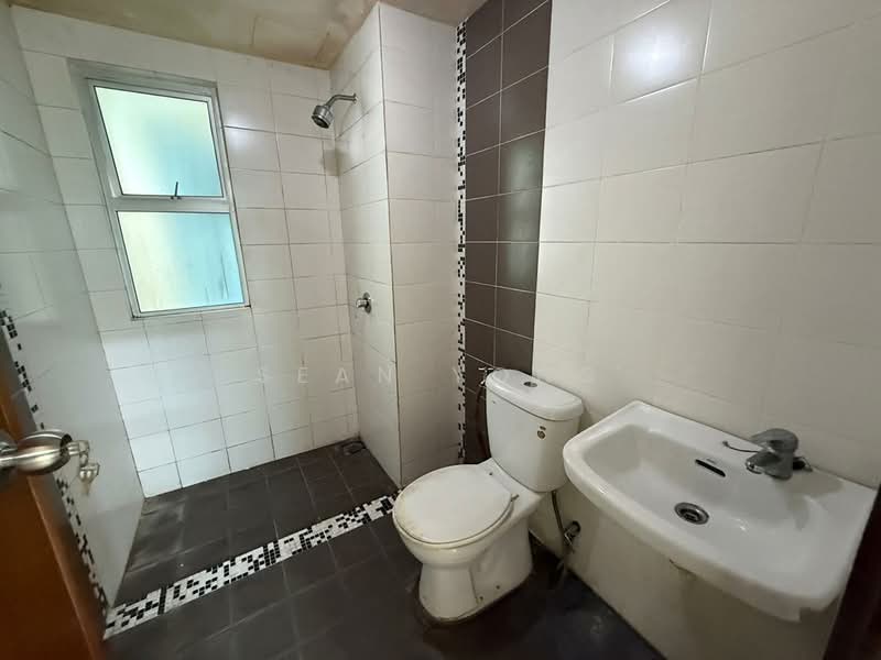 Kondominium untuk Dijual di Villa Park - Sean Yong - Bathroom - PropertyGuru.com.my