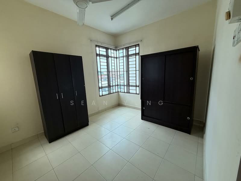 Kondominium untuk Dijual di Villa Park - Sean Yong - Bedroom - PropertyGuru.com.my