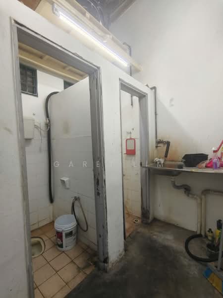 Kedai untuk Dijual di Taman Desa Tebrau (Tebrau) - Garet Lim - Bathroom - PropertyGuru.com.my