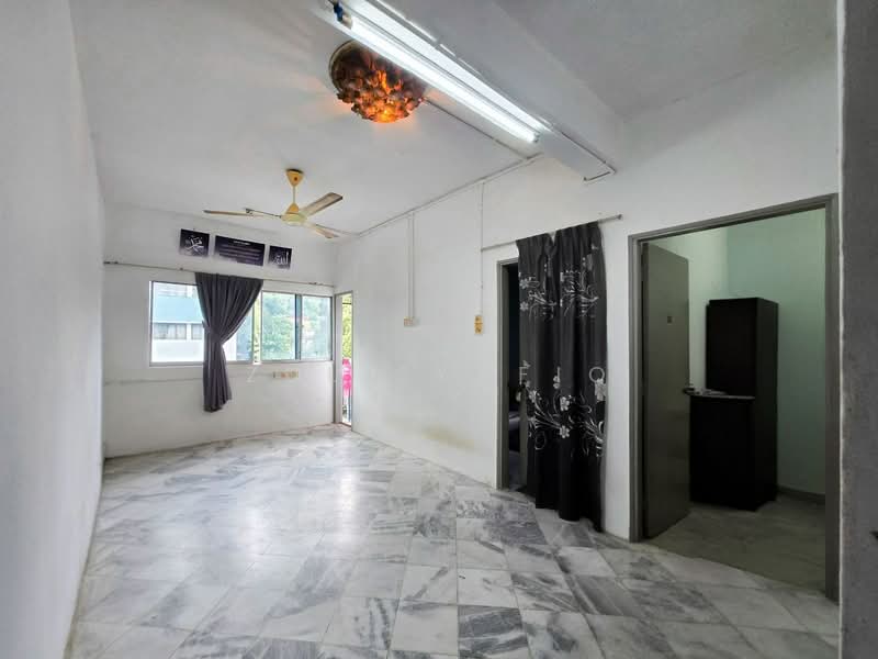 Flat for Sale at Taman Mulia Jaya - Zul Syafiq - Living Room - PropertyGuru.com.my