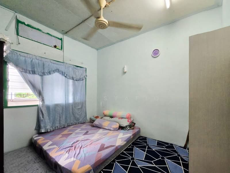 Flat for Sale at Taman Mulia Jaya - Zul Syafiq - Bedroom - PropertyGuru.com.my