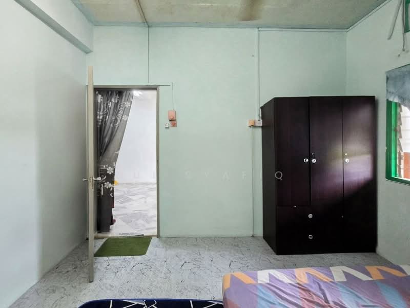 Flat for Sale at Taman Mulia Jaya - Zul Syafiq - Bedroom - PropertyGuru.com.my