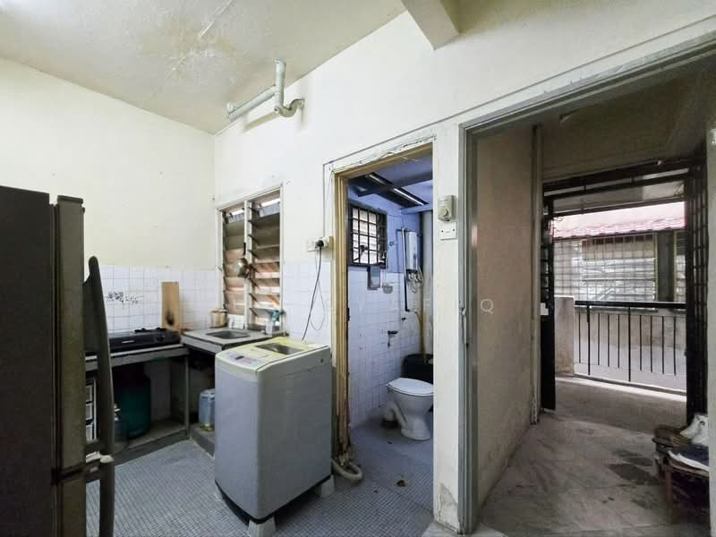 Flat for Sale at Taman Mulia Jaya - Zul Syafiq - Kitchen - PropertyGuru.com.my
