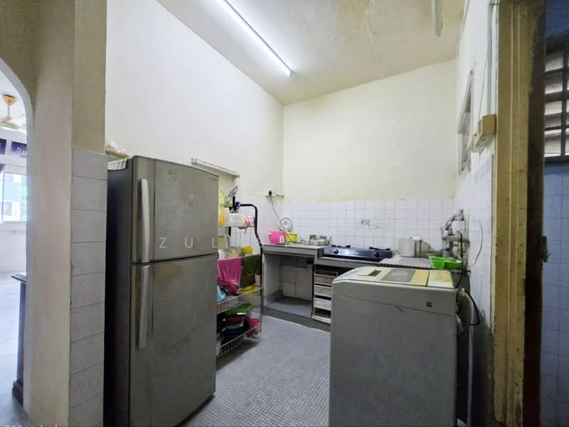 Flat for Sale at Taman Mulia Jaya - Zul Syafiq - Kitchen - PropertyGuru.com.my