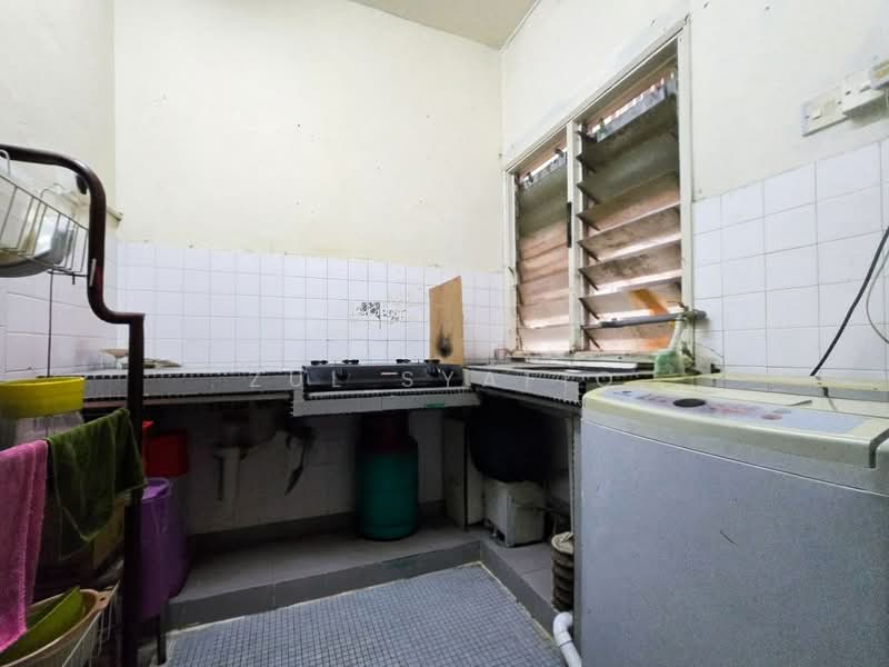 Flat for Sale at Taman Mulia Jaya - Zul Syafiq - Kitchen - PropertyGuru.com.my