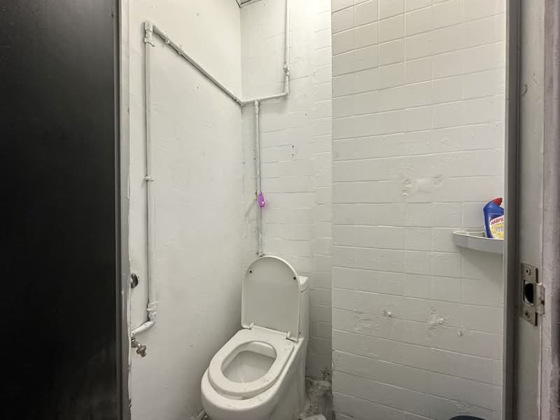 Kedai untuk Disewa di Pudu (KL City Centre) - Yang . - Bathroom - PropertyGuru.com.my