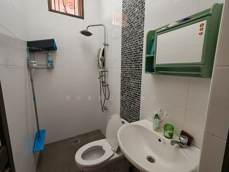 Rumah Berkembar untuk Dijual di Taman Impian Emas (Skudai) - Sharon Ng - Bathroom - PropertyGuru.com.my