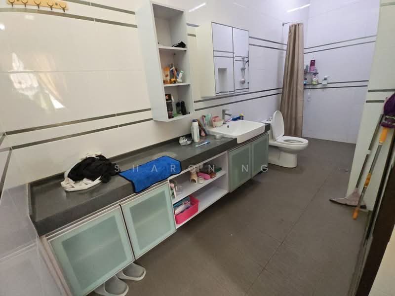 Rumah Berkembar untuk Dijual di Taman Impian Emas (Skudai) - Sharon Ng - Bathroom - PropertyGuru.com.my