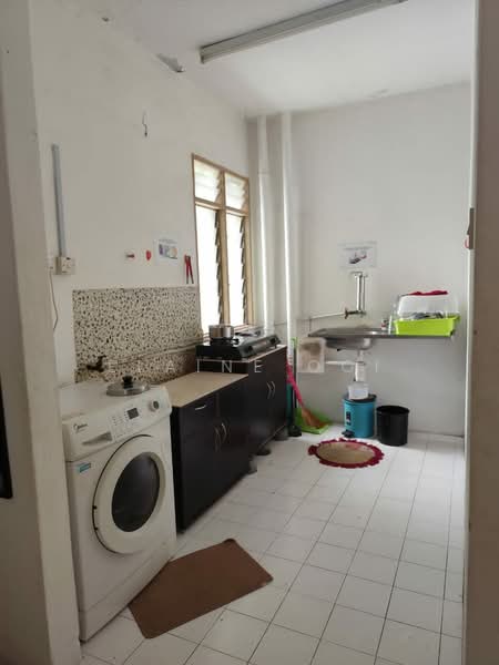 Rumah Flat untuk Dijual di Taman Harbour View (Wisma KGN) - Elaine Ooi - Kitchen - PropertyGuru.com.my