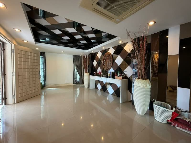 Rumah Banglo untuk Dijual di Gelugor (Penang) - Amy Tan - Entrance - PropertyGuru.com.my