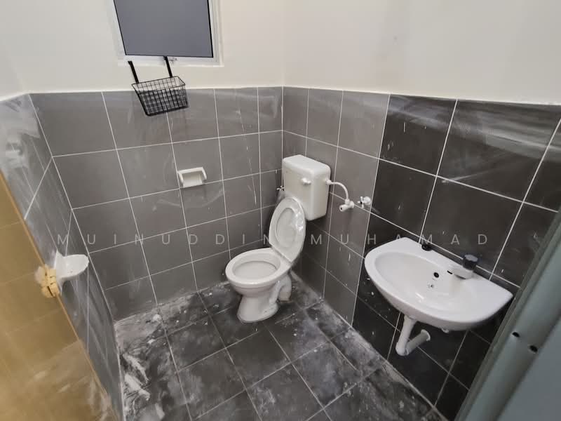 Rumah Teres 1 Tingkat untuk Disewa di Sitiawan (Perak) - Muinuddin Muhamad - Bathroom - PropertyGuru.com.my