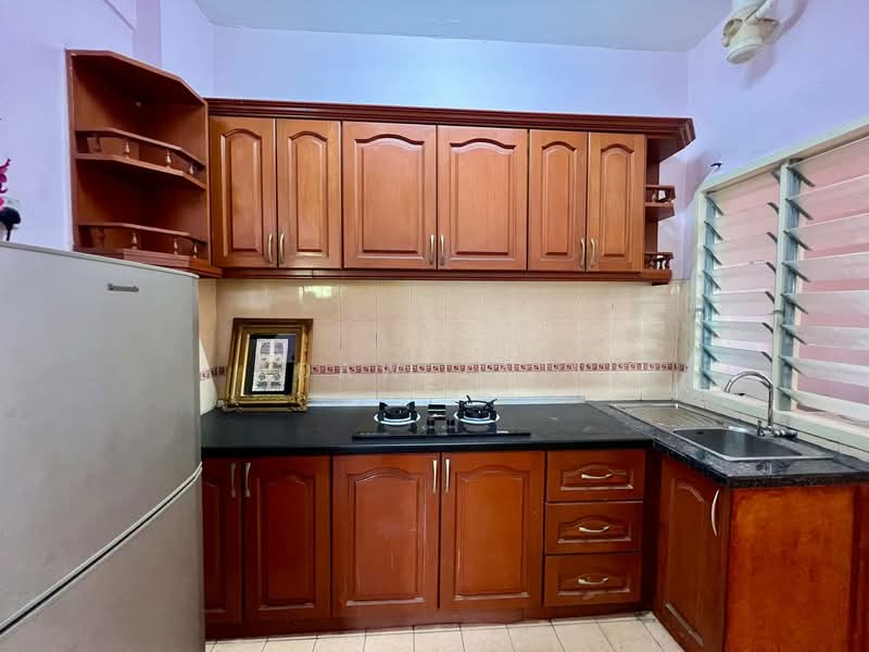 Pangsapuri untuk Disewa di Pangsapuri Danaumas - Adaw Zain - Kitchen - PropertyGuru.com.my