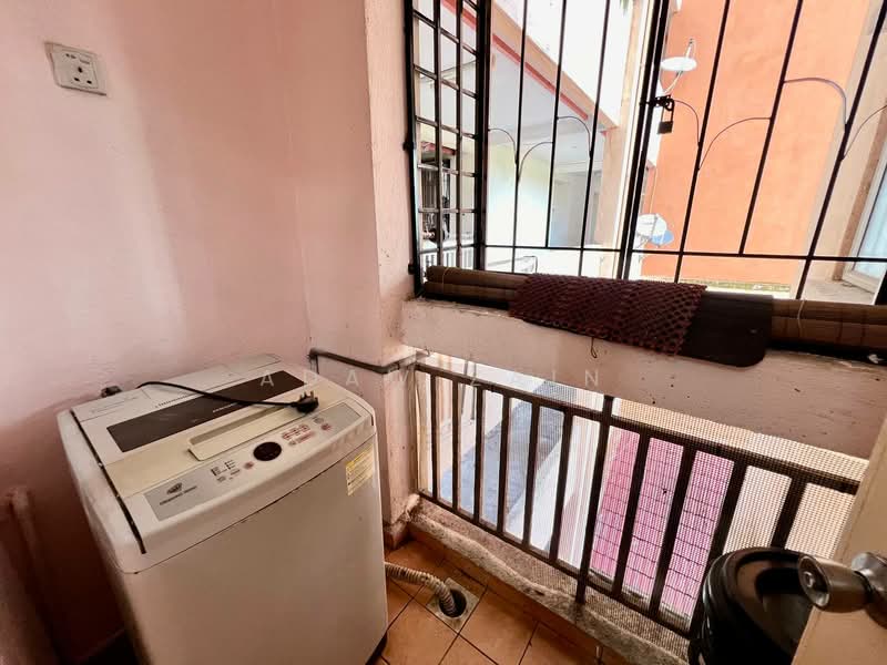 Pangsapuri untuk Disewa di Pangsapuri Danaumas - Adaw Zain - Balcony - PropertyGuru.com.my