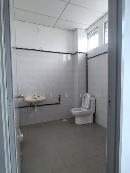 Office for Rent in Taman Molek (Johor Bahru) - Janice Foo - Bathroom - PropertyGuru.com.my