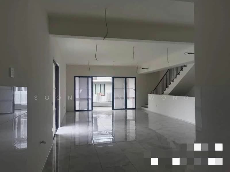 2.5-storey Terraced House for Sale in Taman Bukit Serdang (Seri Kembangan) - SOON SIANG WONG - Living Room - PropertyGuru.com.my