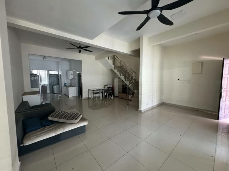 Rumah Teres 2 Tingkat untuk Dijual di Kampung Permatang Damar Laut (Batu Maung) - Calvin Keoh - Living Room - PropertyGuru.com.my