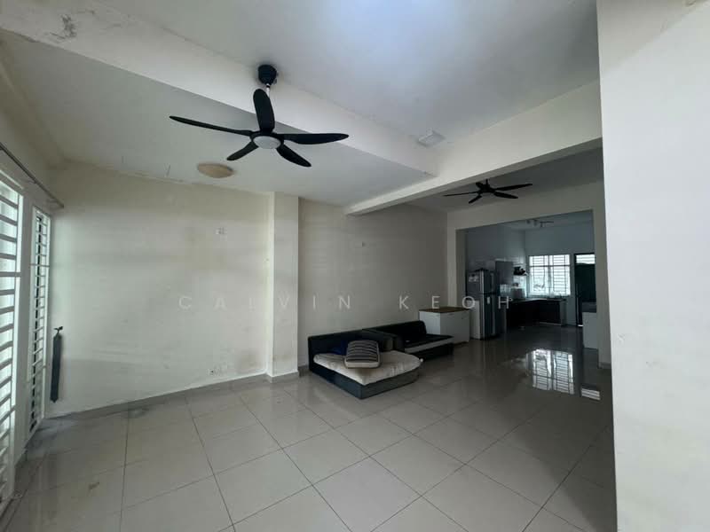 Rumah Teres 2 Tingkat untuk Dijual di Kampung Permatang Damar Laut (Batu Maung) - Calvin Keoh - Living Room - PropertyGuru.com.my