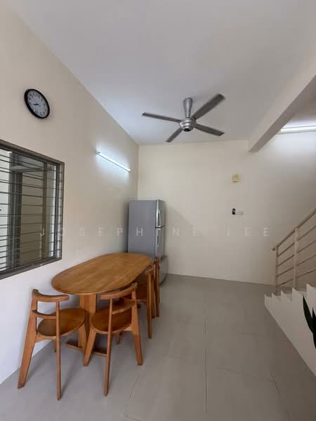 Townhouse for Rent in Kampung Sungai Kayu Ara (Petaling Jaya) - Josephine Lee - Dining Room - PropertyGuru.com.my
