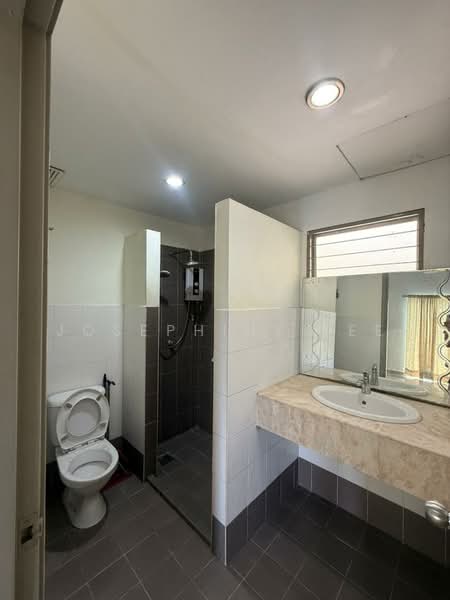 Townhouse for Rent in Kampung Sungai Kayu Ara (Petaling Jaya) - Josephine Lee - Bathroom - PropertyGuru.com.my