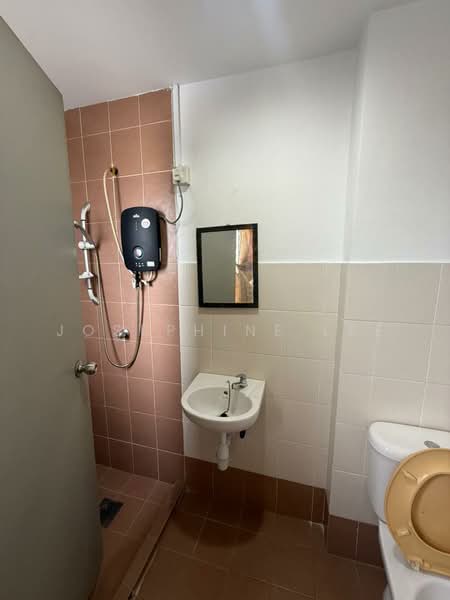 Townhouse for Rent in Kampung Sungai Kayu Ara (Petaling Jaya) - Josephine Lee - Bathroom - PropertyGuru.com.my