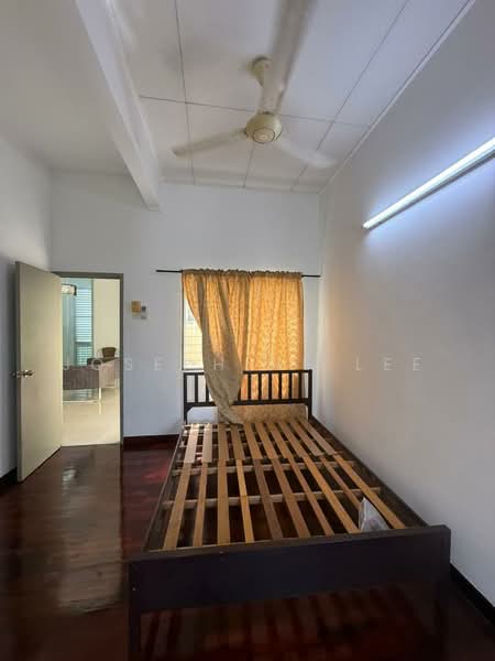 Townhouse for Rent in Kampung Sungai Kayu Ara (Petaling Jaya) - Josephine Lee - Bedroom - PropertyGuru.com.my