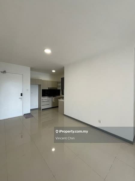Servis Apartment untuk Dijual di United Point (Residensi Berpadu) - Vincent Chin - Living Room - PropertyGuru.com.my