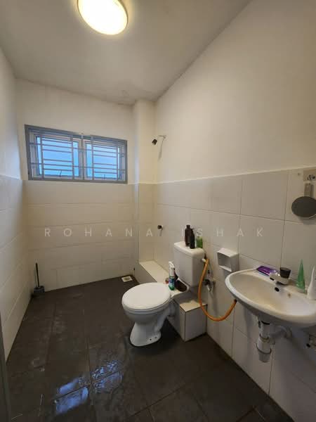 2-storey Terraced House for Sale in Kuala Selangor (Selangor) - Rohana Ishak - Bathroom - PropertyGuru.com.my