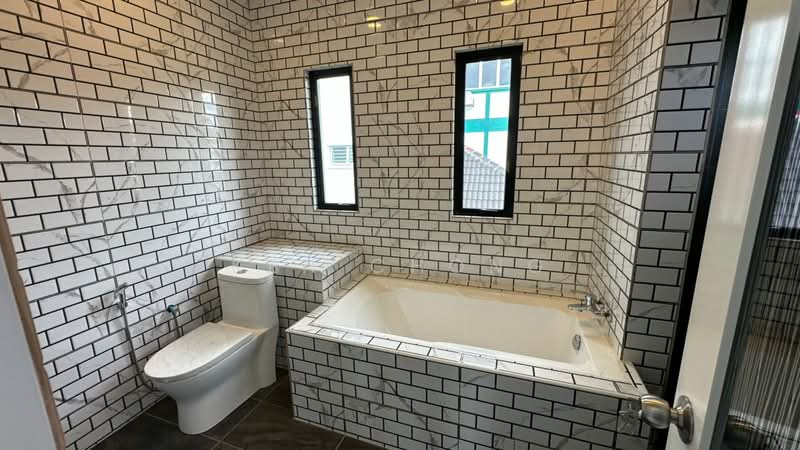 Bungalow for Sale in Bandar Country Homes (Rawang) - Ken Chong - Bathroom - PropertyGuru.com.my