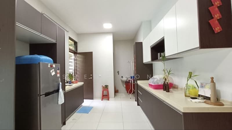 Cluster House for Sale in Taman Sutera Utama (Skudai) - Sheng Long - Kitchen - PropertyGuru.com.my