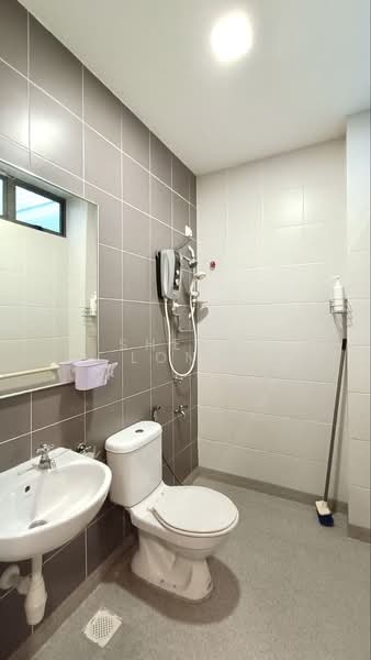 Cluster House for Sale in Taman Sutera Utama (Skudai) - Sheng Long - Bathroom - PropertyGuru.com.my