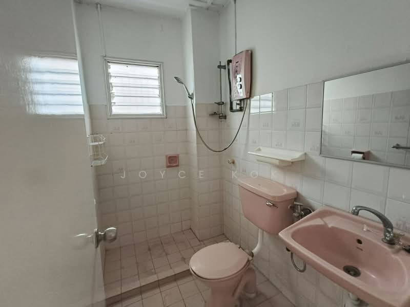 2-storey Terraced House for Sale in Usj 2 (Subang Jaya) - Joyce Kok - Bathroom - PropertyGuru.com.my