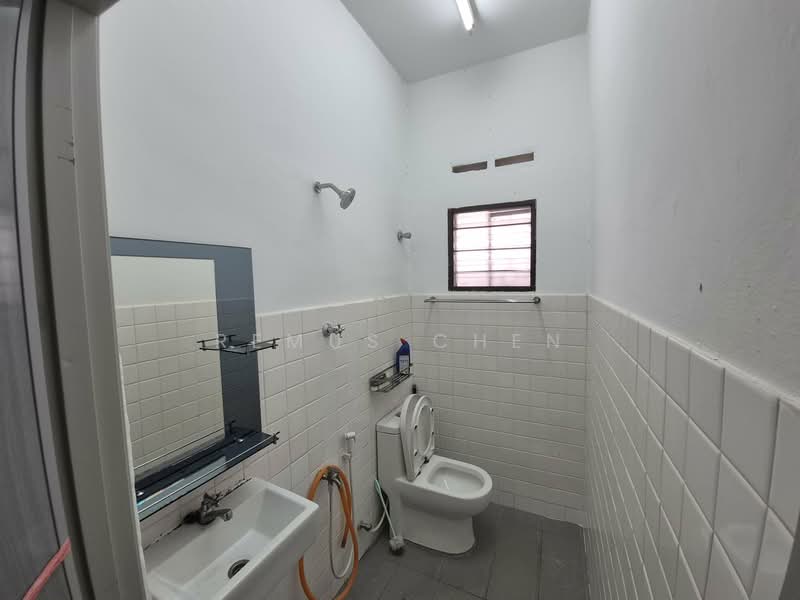 Rumah Teres 2 Tingkat untuk Dijual di SS2 (Petaling Jaya) - Remus Chen - Bathroom - PropertyGuru.com.my
