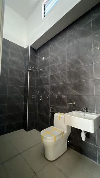 Semi-Detached House for Sale in Johor Bahru (Johor) - Vera Chang - Bathroom - PropertyGuru.com.my