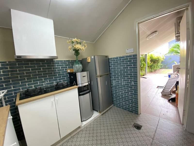Rumah Banglo untuk Dijual di Taman Puncak Perdana (Shah Alam) - Zamani Ishak - Kitchen - PropertyGuru.com.my