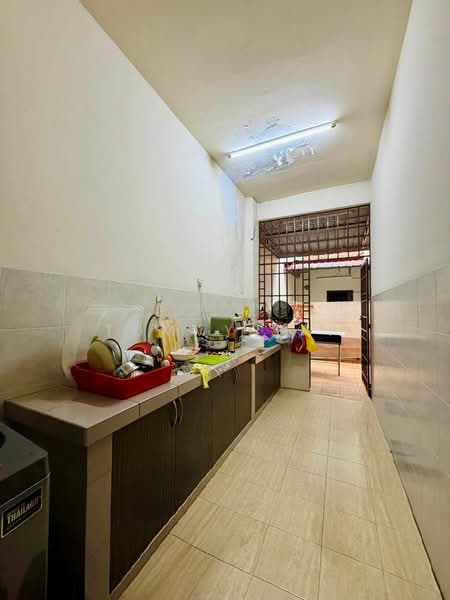 Cluster House for Sale in Taman Gaya (Ulu Tiram) - Tommy Tai - Kitchen - PropertyGuru.com.my