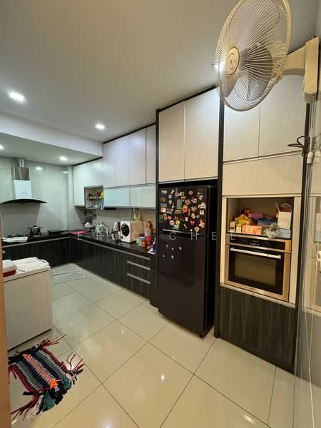 Cluster House for Sale in Bandar Saujana Putra (Tanjong Duabelas) - Eric Chee - Kitchen - PropertyGuru.com.my