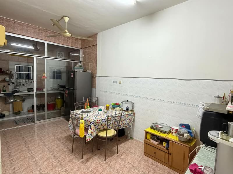 2-storey Terraced House for Sale in Bandar Putra (Kulai) - Lui Lui - Kitchen - PropertyGuru.com.my