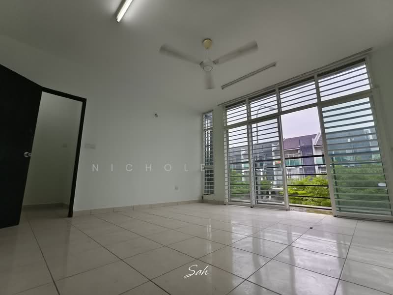 Rumah Teres 3 Tingkat untuk Dijual di Taman Bangi Avenue (Bangi) - Nichole Liew - Living Room - PropertyGuru.com.my