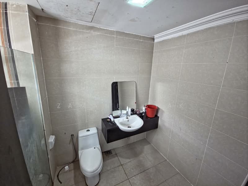 Semi-Detached House for Sale in Seksyen 6 (Bangi) - Zamani Ishak - Bathroom - PropertyGuru.com.my