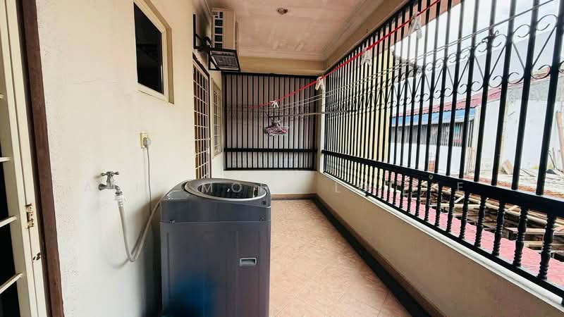 Rumah Teres 2 Tingkat untuk Dijual di Jalan Ipoh (Kuala Lumpur) - Atie Mohd Lotfie - Balcony - PropertyGuru.com.my