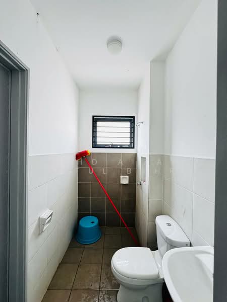 2-storey Terraced House for Sale in Puncak Alam (Selangor) - Mohd Aizat Saiful Bahri - Bathroom - PropertyGuru.com.my