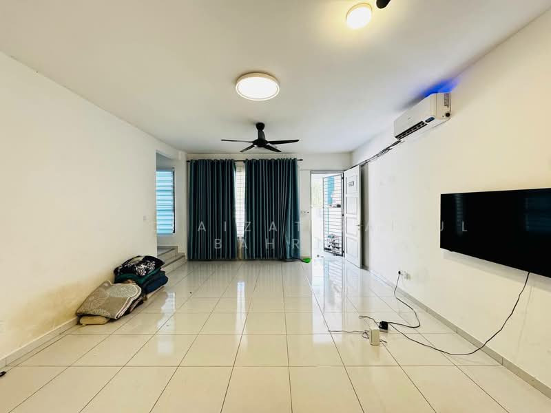 2-storey Terraced House for Sale in Puncak Alam (Selangor) - Mohd Aizat Saiful Bahri - Living Room - PropertyGuru.com.my