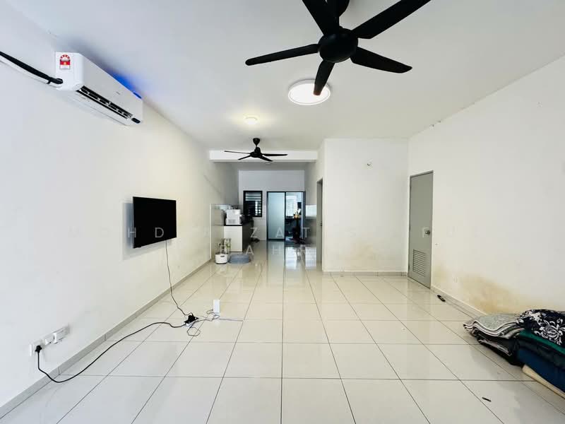 2-storey Terraced House for Sale in Puncak Alam (Selangor) - Mohd Aizat Saiful Bahri - Living Room - PropertyGuru.com.my