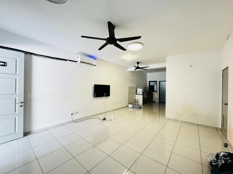 2-storey Terraced House for Sale in Puncak Alam (Selangor) - Mohd Aizat Saiful Bahri - Living Room - PropertyGuru.com.my
