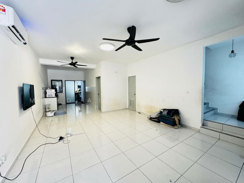 2-storey Terraced House for Sale in Puncak Alam (Selangor) - Mohd Aizat Saiful Bahri - Living Room - PropertyGuru.com.my